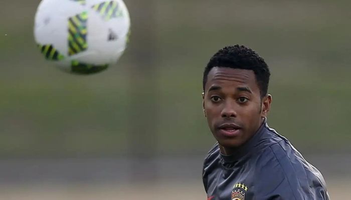 Defesa de Robinho entra com HC no Supremo contra prisão por estupro